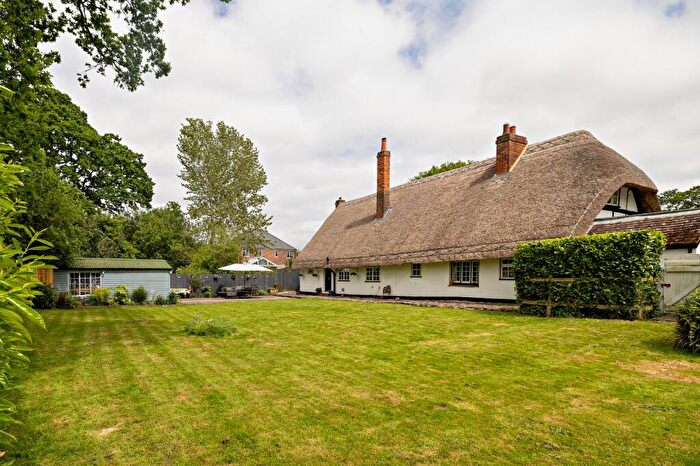 4 Bedroom Detached House For Sale In Hollybush Lane, Burghfield Common, Berkshire, RG7