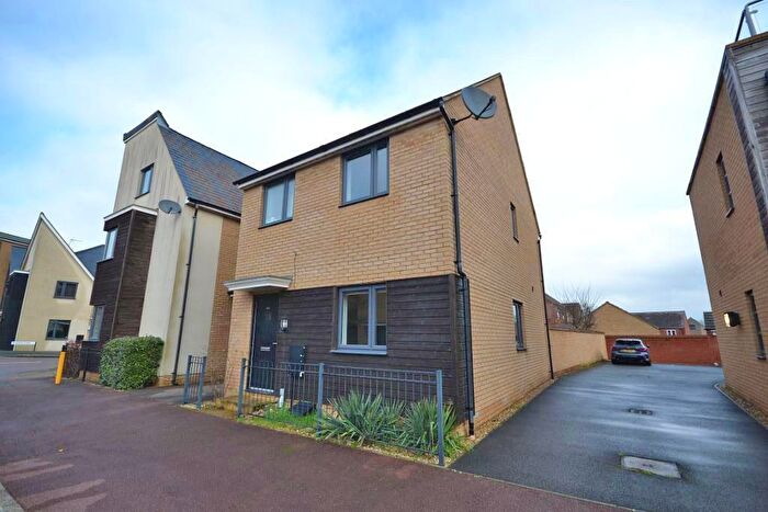 3 Bedroom Detached House For Sale In Selkirk Drive, Oakridge Park, Milton Keynes, Buckinghamshire, MK14