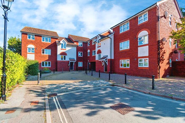 1 Bedroom Flat For Sale In Captains Place, Southampton, Hampshire, SO14