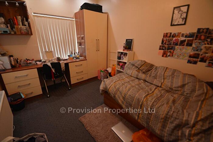 10 Bedroom Terraced House To Rent In Kirkstall Lane, Headingley, Leeds, LS6