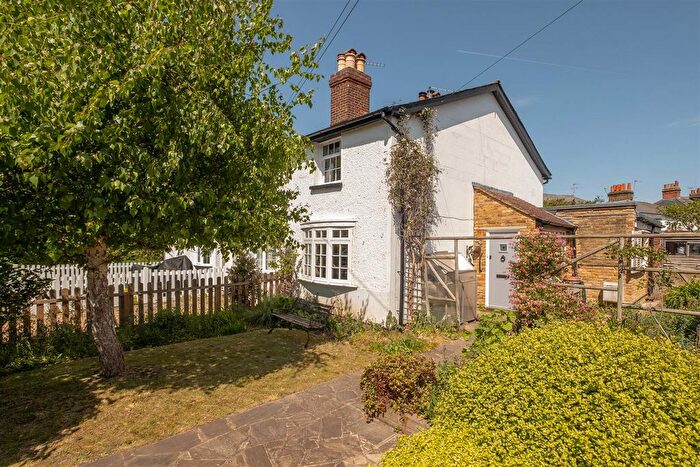 3 Bedroom End Of Terrace House For Sale In Rushett Close, Thames Ditton, KT7