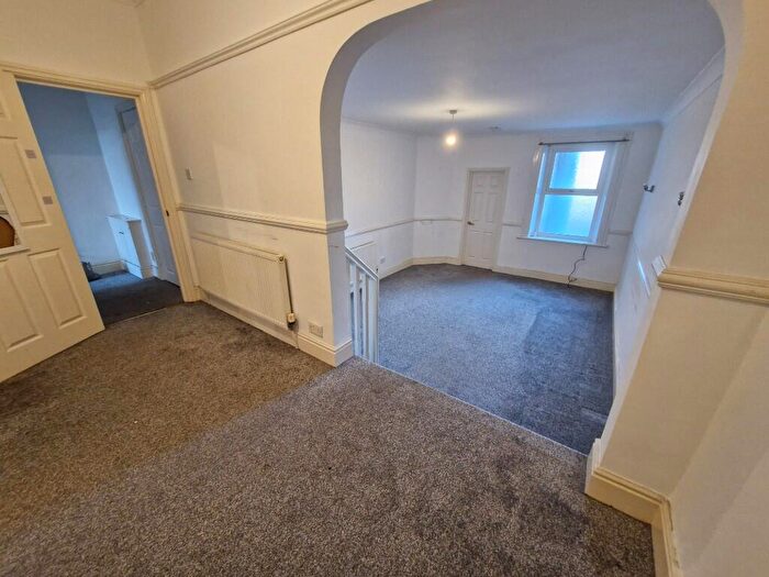 2 Bedroom Flat To Rent In Grange Road, CH48