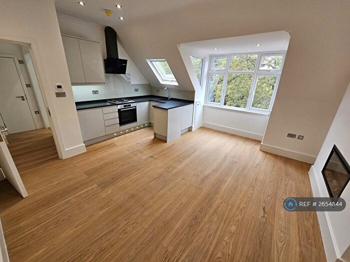 2 Bedroom Flat To Rent In Chatsworth Road, London, NW2