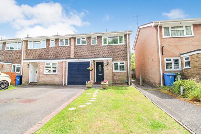 3 Bedroom End Of Terrace House For Sale In Longleat Square, Farnborough, GU14