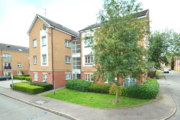 3 Bedroom Flat To Rent In Poppy Fields, Kettering, Northamptonshire, NN16