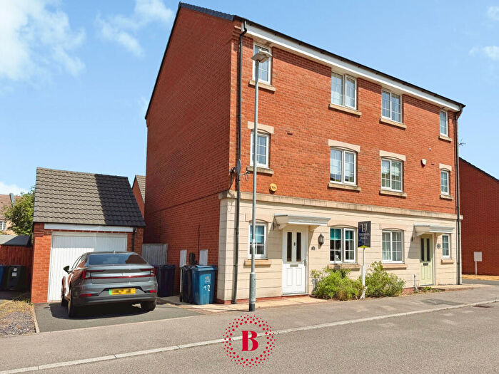4 Bedroom Semi-Detached House For Sale In Welland Gardens, Bingham, NG13