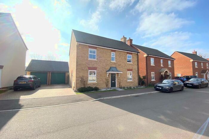 4 Bedroom Terraced House To Rent In West End, Woking, Surrey, GU24