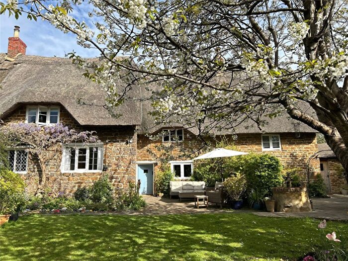 4 Bedroom Semi-Detached House For Sale In High Street, Byfield, Daventry, Northamptonshire, NN11