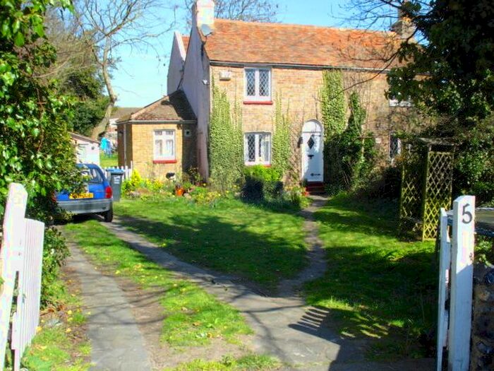 2 Bedroom Cottage To Rent In Vale Road, Broadstairs, CT10