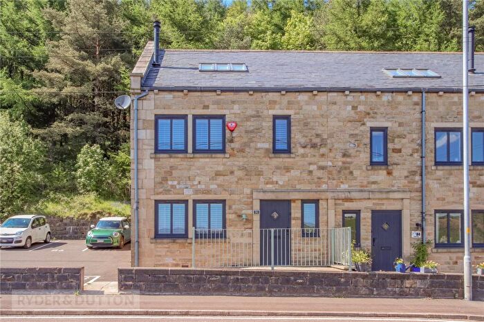 4 Bedroom Town House For Sale In Oldham Road, Denshaw, Saddleworth, OL3