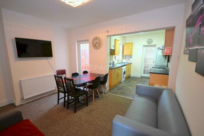 4 Bedroom Terraced House To Rent In St Peters Road, Earley, RG6