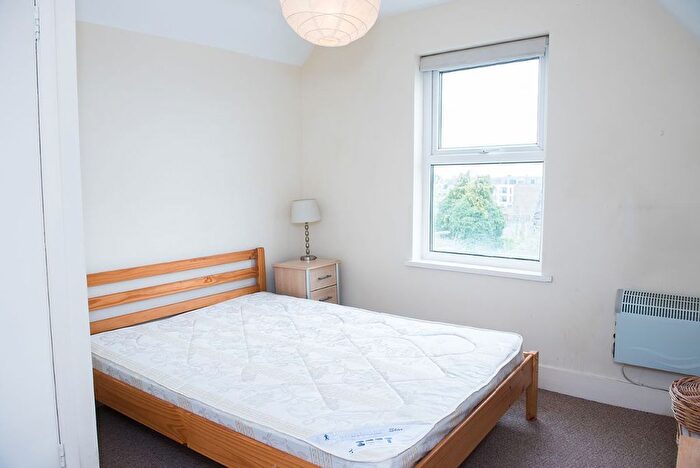 1 Bedroom Flat To Rent In Queens Road, Wimbledon, London, SW19
