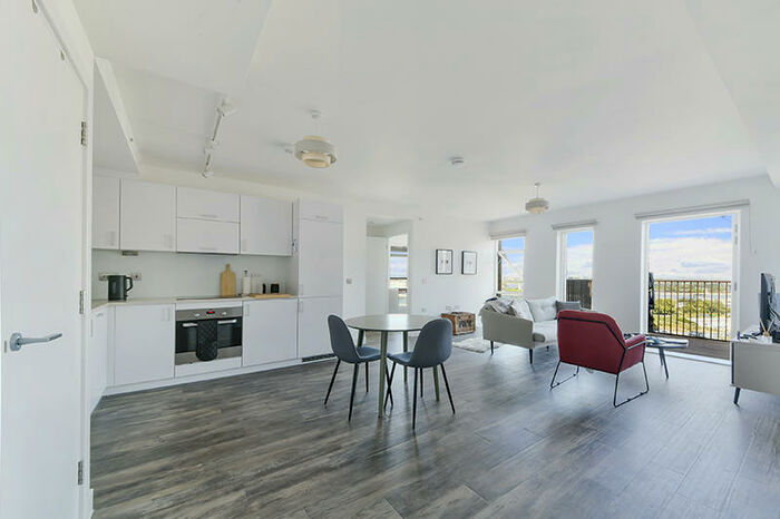 2 Bedroom Apartment To Rent In Newham London, E16