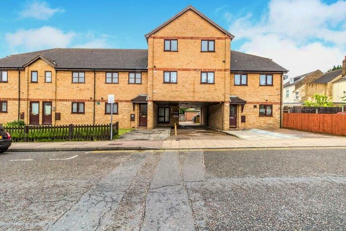 1 Bedroom Flat To Rent In Chartwell Court Balmoral Road, Gillingham, Kent, ME7