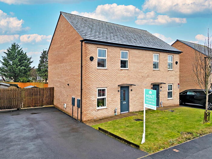 3 Bedroom Semi Detached House For Sale In Kentmere Approach, Leeds, LS14