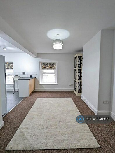 2 Bedroom Flat To Rent In Clifton Road, Llandudno, LL30