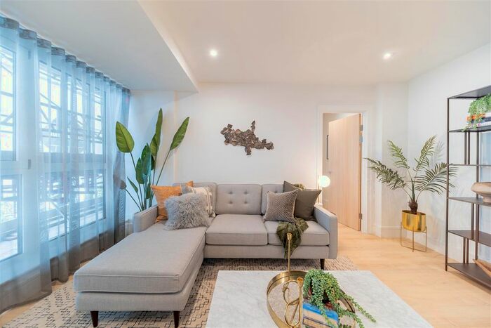 2 Bedroom Flat To Rent In Coombe Lane, London, SW20