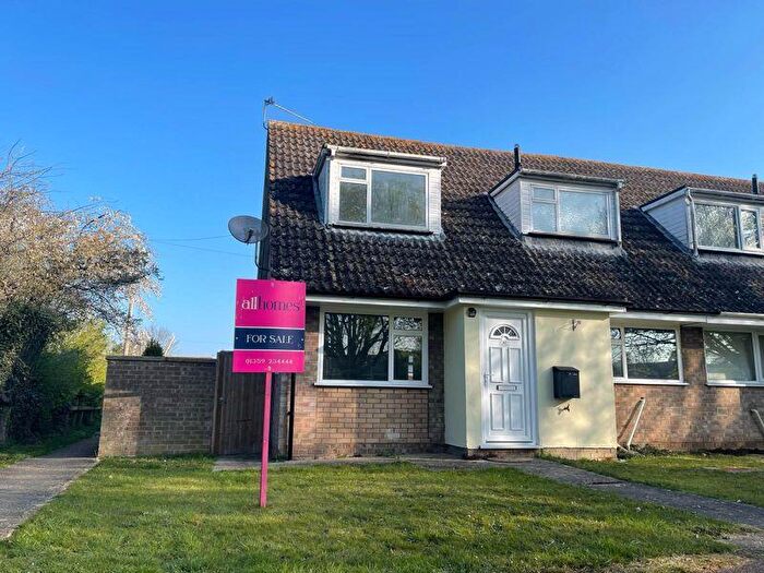 3 Bedroom Semi-Detached House For Sale In The Croft, Bardwell, IP31