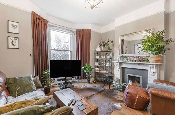 4 Bedroom Detached House For Sale In Maple Road, London, SE20