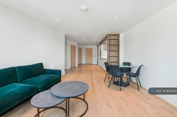 2 Bedroom Flat To Rent In Capella Court, Purley, CR8