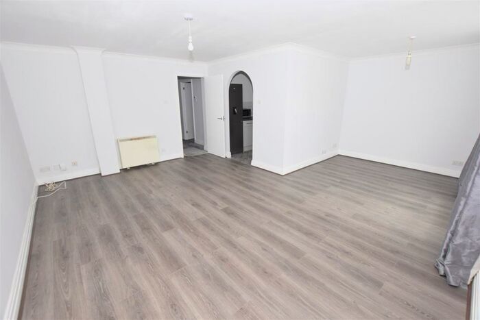 2 Bedroom Flat To Rent In Woodside Lane, London, N12