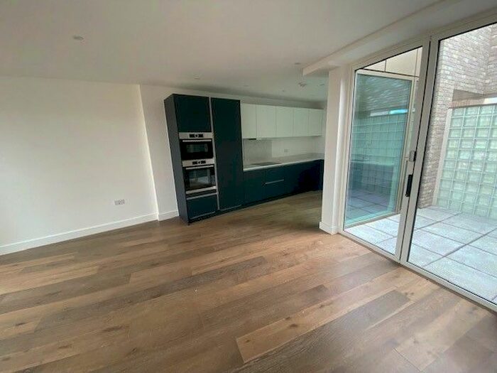 2 Bedroom Flat To Rent In Galvin House, Greenwich SE10