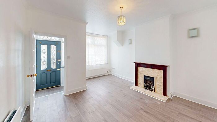 2 Bedroom Property To Rent In Lansdell Road, Mitcham, CR4