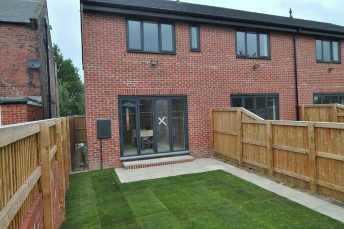 3 Bedroom Town House To Rent In Elm Cottages, Wombwell, S73