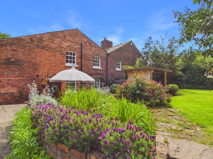 3 Bedroom End Of Terrace House For Sale In The Square, Ince, Chester, Cheshire, CH2