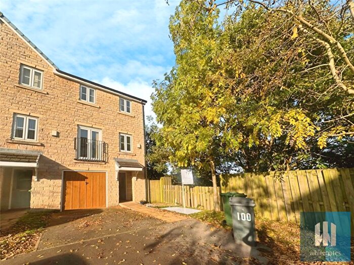 3 Bedroom End Of Terrace House To Rent In Clare Hill View, Huddersfield, HD1