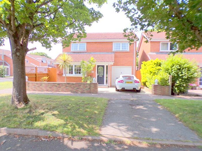 3 Bedroom Detached House For Sale In Tytherley Green, Bournemouth, BH8