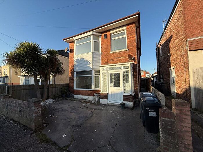 3 Bedroom Detached House For Sale In Stewart Road, Bournemouth, BH8