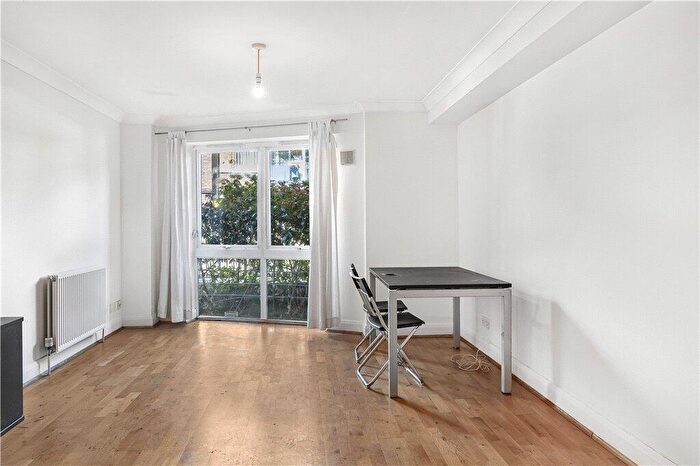 1 Bedroom Apartment For Sale In Poplar High Street, London, E14