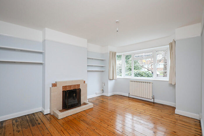 2 Bedroom Apartment To Rent In Kingston Upon Thames, KT2