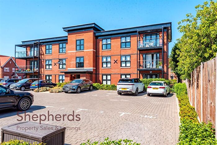 2 Bedroom Flat For Sale In Badgers Walk, Broxbourne, EN10