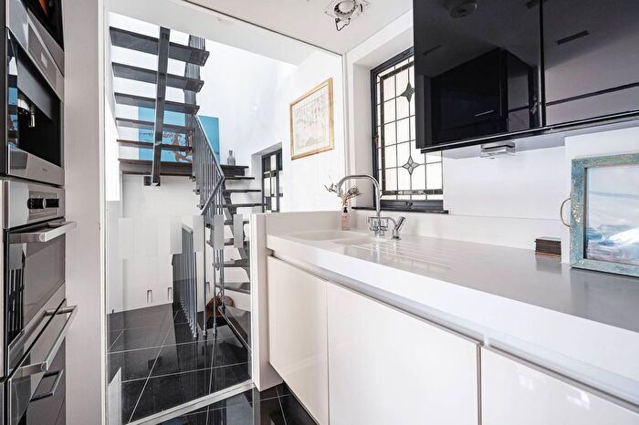 2 Bedroom Property To Rent In Catherine Wheel Yard, St James's, London, SW1A