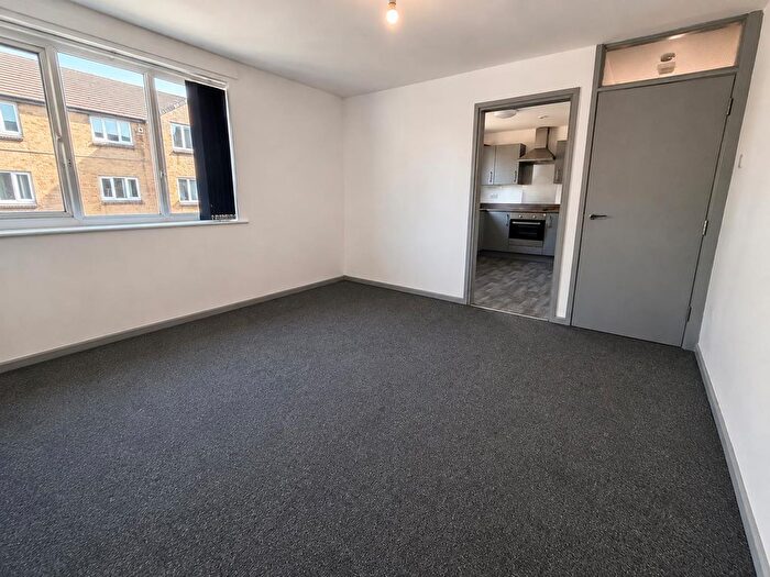 2 Bedroom Flat To Rent In Cecil Avenue, Bradford, BD7
