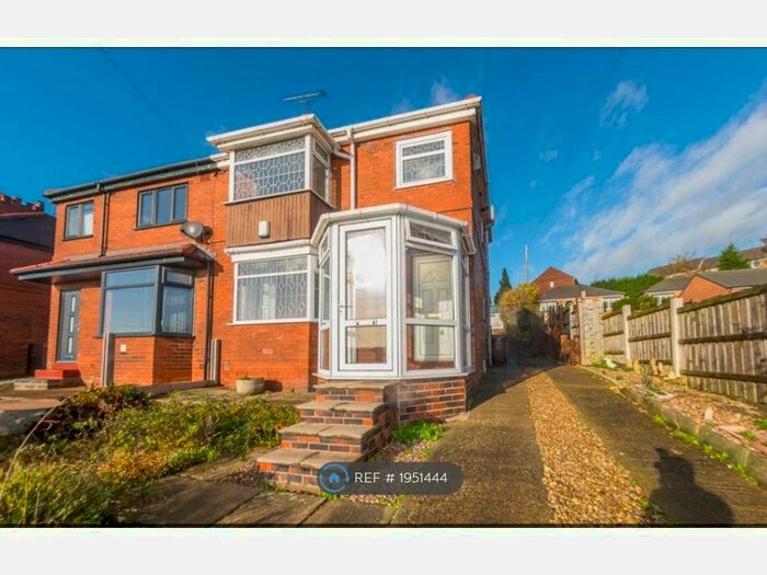 3 Bedroom Semi-Detached House To Rent In Park View, Castleford, WF10