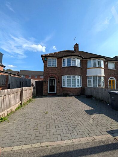 3 Bedroom Semi-Detached House To Rent In Bromford Road, Birmingham, West Midlands, B36