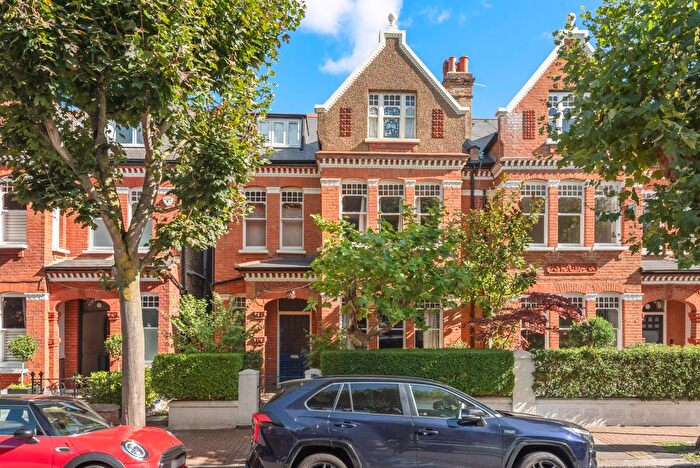 6 Bedroom Semi Detached House For Sale In Streathbourne Road, SW17