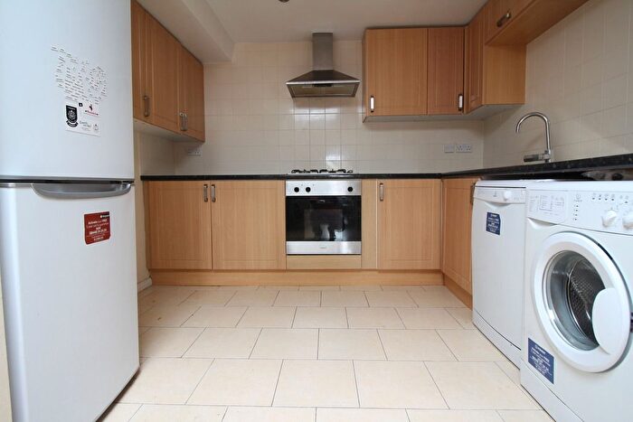 3 Bedroom Flat To Rent In Headstone Road, HA1