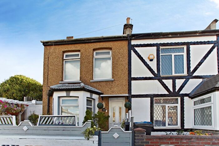 2 Bedroom End Terrace House For Sale In Addington Road, Croydon, CR0