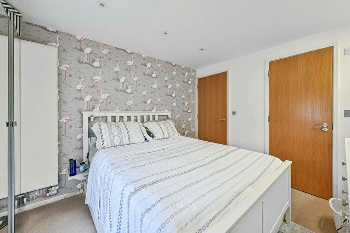 2 Bedroom Flat To Rent In Bacon Street, Shoreditch, London, E2