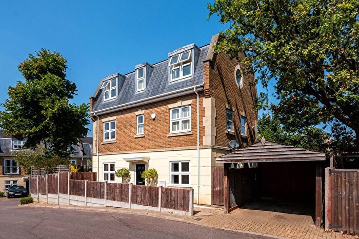 5 Bedroom Detached House For Sale In Streamline Mews, East Dulwich, London, SE22
