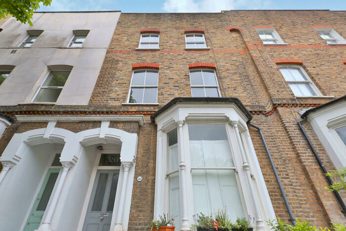 3 Bedroom Apartment To Rent In Farleigh Road, London, N16