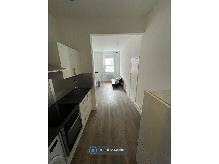 Studio To Rent In Kilburn High Road, London, NW6