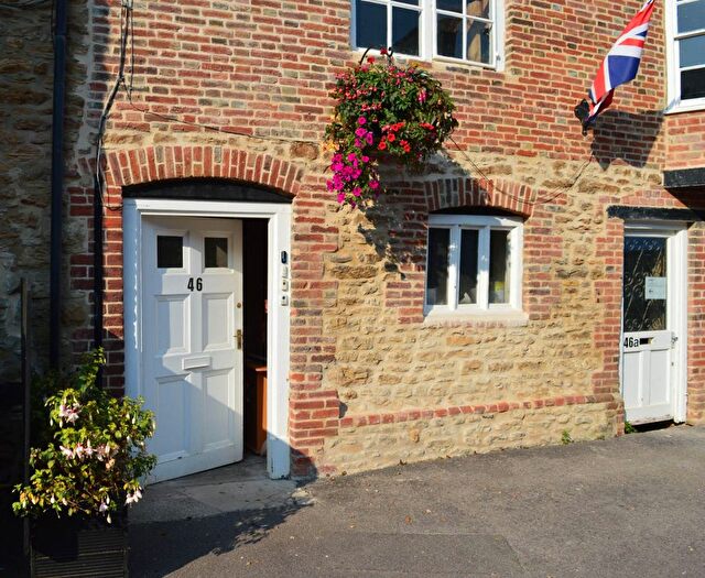 2 Bedroom Flat To Rent In High Street, Highworth, SN6
