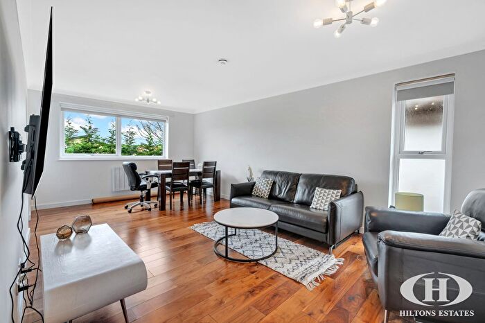 2 Bedroom Flat To Rent In Edmonscote, Argyle Road, London, W13