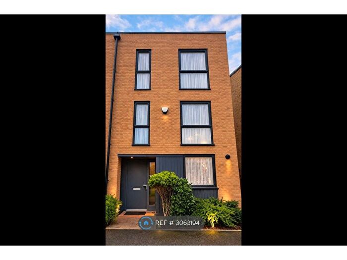 3 Bedroom End Of Terrace House To Rent In Ager Avenue, Dagenham, RM8