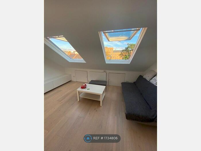 1 Bedroom Flat To Rent In Top Floor, London, W13